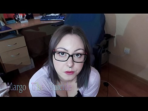 ❤️ Nwatakịrị nwanyị sexy nwere ugegbe na-eme Dildo nke ukwuu na igwefoto Anal porn ﹏